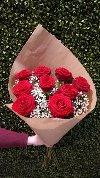 bouquet de roses pièce rouges et gypsophile blanc dome fleurs clermont ferrand 63