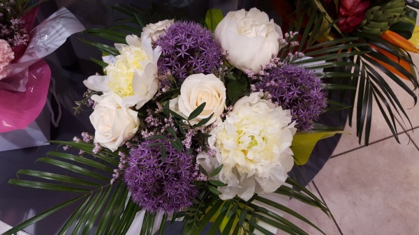bouquet pivoines limonium ail d'ornement dome fleurs clermont ferrand 63